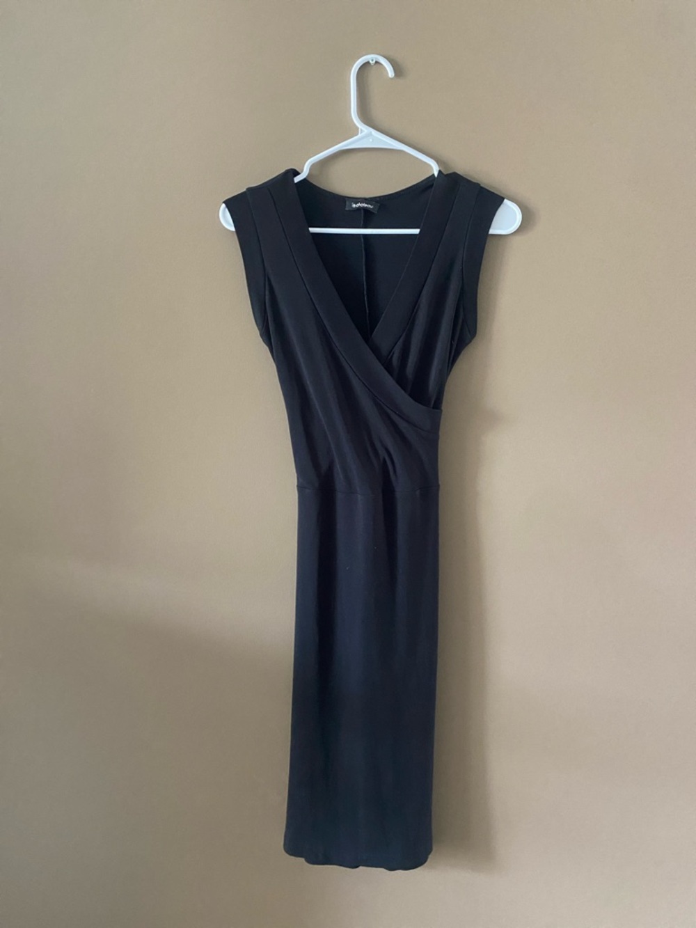 Le Chateau Black Sleeveless V-Neck Faux-Wrap Midi Dress